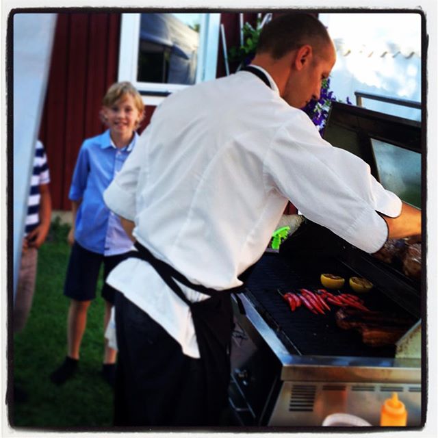 Grillning i Vänge med ung publik